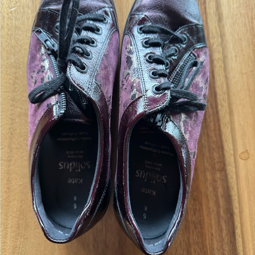 Solidus Burgundy and Black Shoes